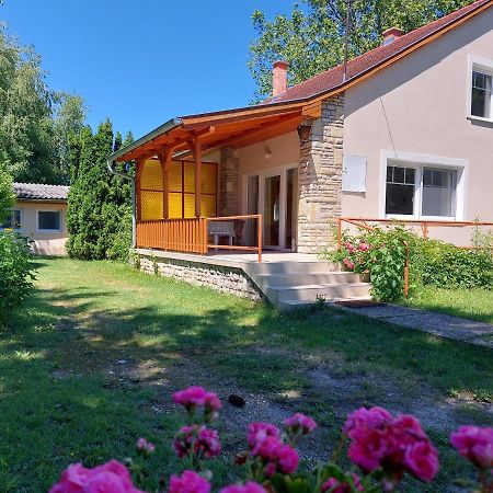 Hostel Zamardi Bagian luar foto