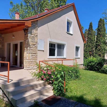 Hostel Zamardi Bagian luar foto